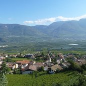 RS tramin blick richtung unteres dorf dahinter neumarkt