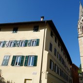 RS tramin dorfkern rathausplatz kirchturm