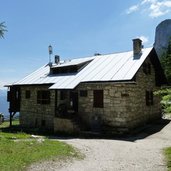 RS ueberetscher huette am monte roen rifugio oltradige