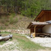 kalterer hoehenweg april ziegelstadel forsthuette brunnen