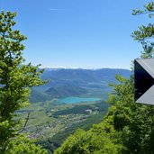 mendelpass strasse sicht auf kalterersee