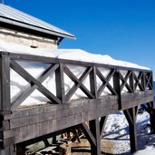 Ueberetscherhuette Terasse Ueberetschehuette voller Schnee