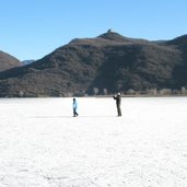 kalterersee eis zugefroren winter eislaufen