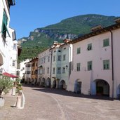 RS neumarkt lauben bei hauptplatz und laubengasse fr