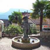 PeerRS C tramin monument schnappviech egetmann