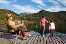 frau kinder kalterersee