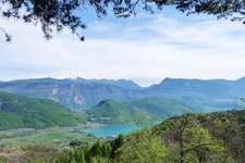 RS kalterer see ausblick von wanderweg altenburg kaltern