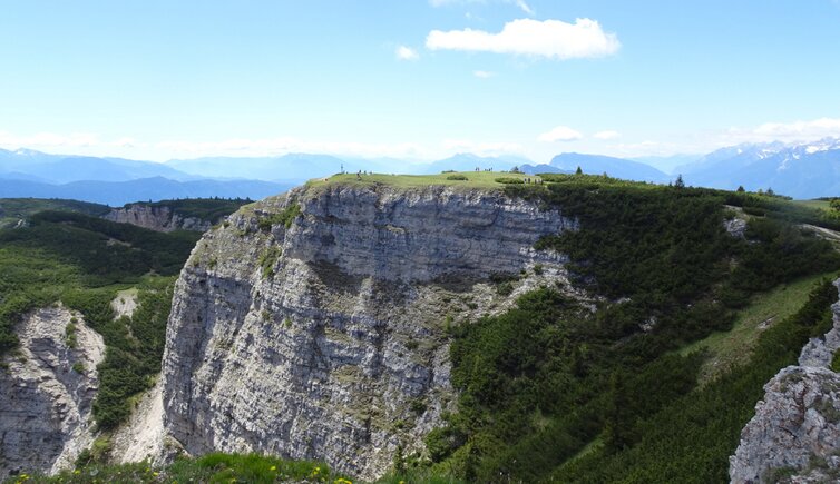 DSC Monte Roen Stahlkreuz vom Roen aus